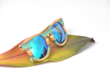 Load image into Gallery viewer, Striped Bamboo Cat Eye